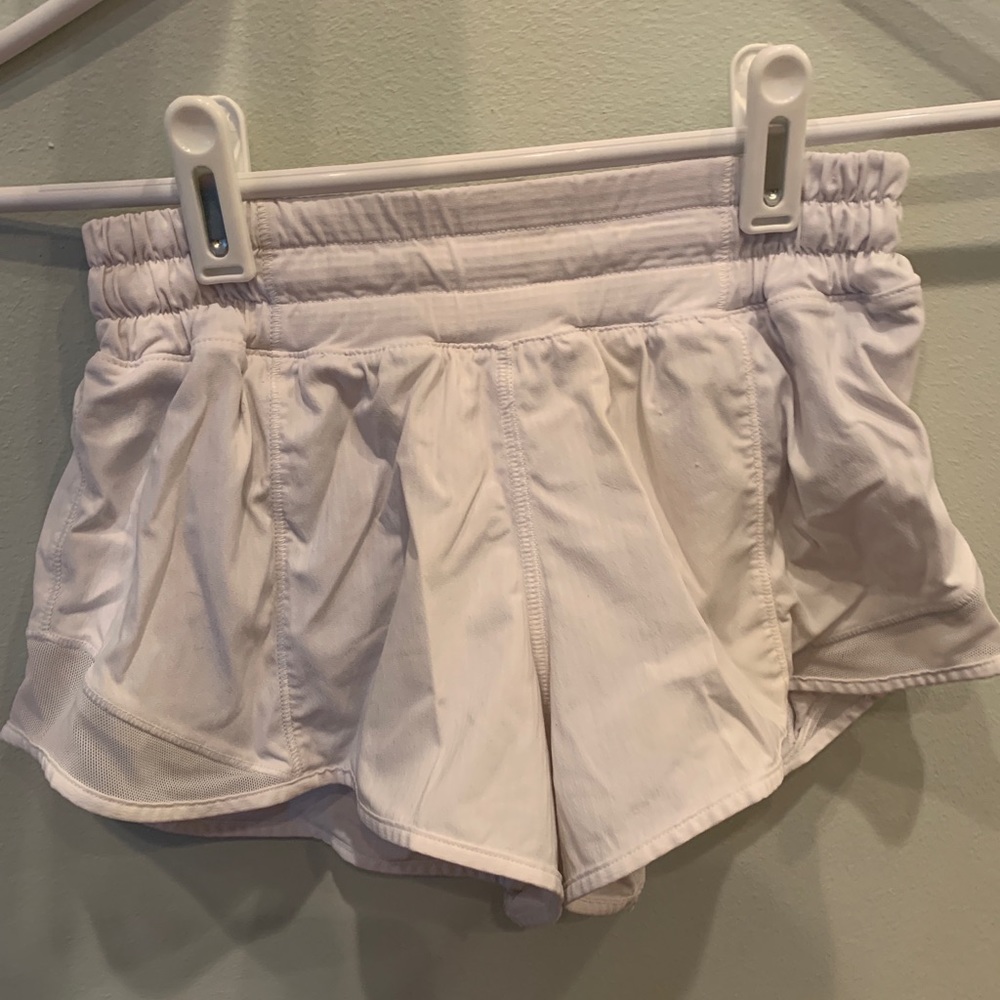 white lululemon hotty hot shorts size 2